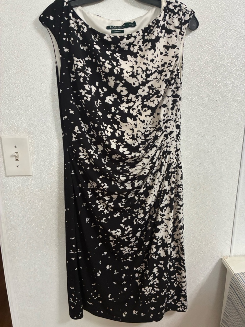 Laura Ralph Lauren Black & White Sleeveless Printed side Ruching Draped Dress 12
